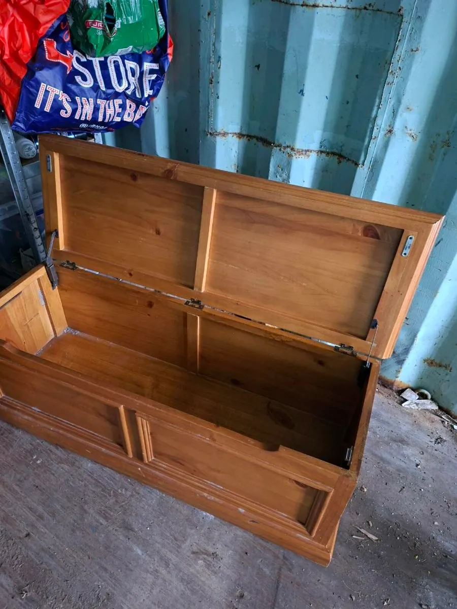Bedroom furniture - Image 3
