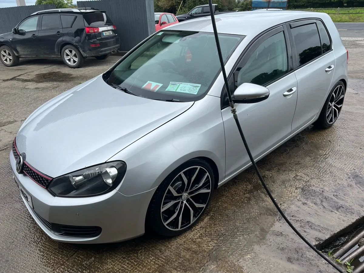2011 Volkswagen Golf - Image 2