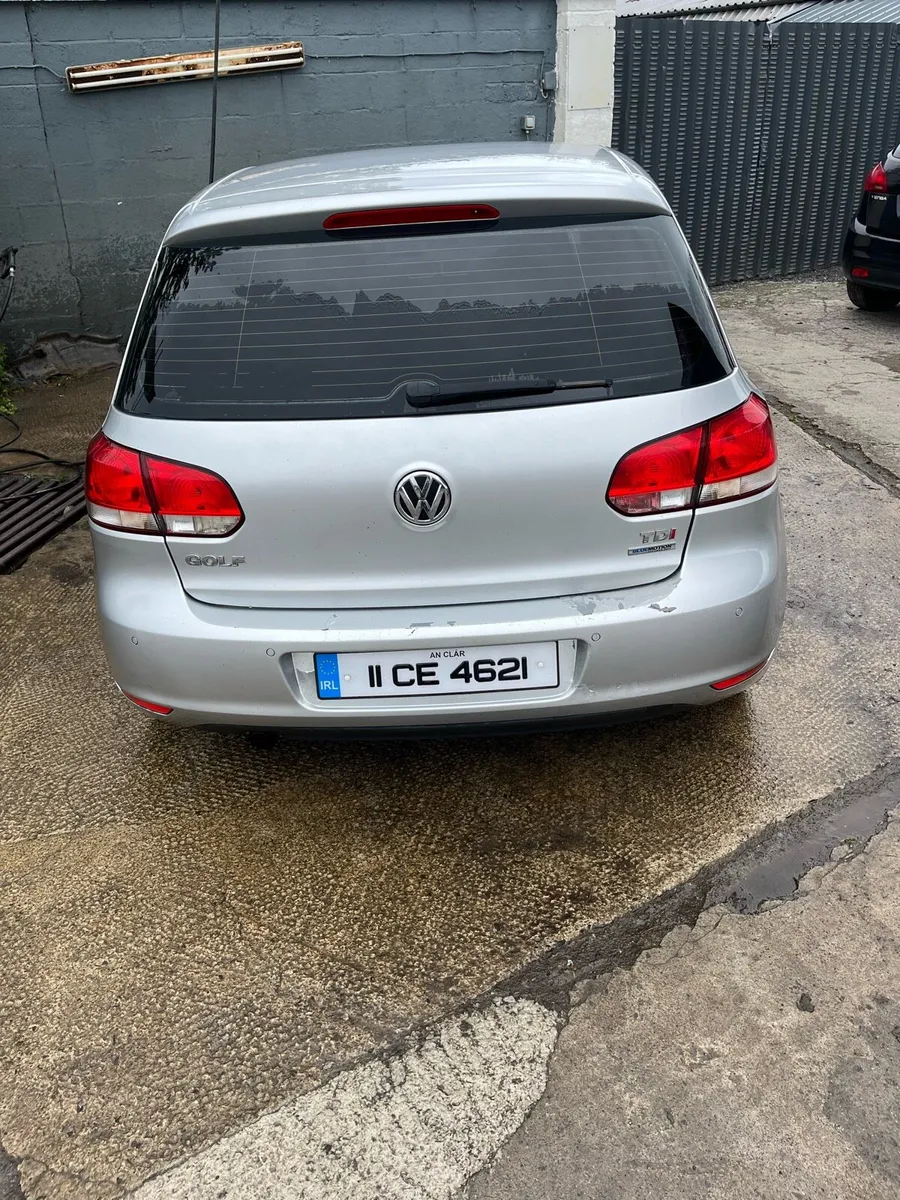 2011 Volkswagen Golf - Image 3