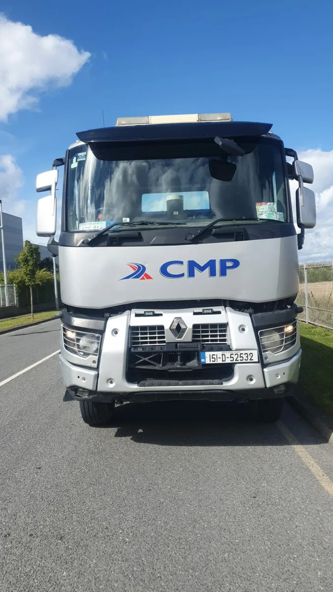 Renault Tipper 10x4 - Image 1