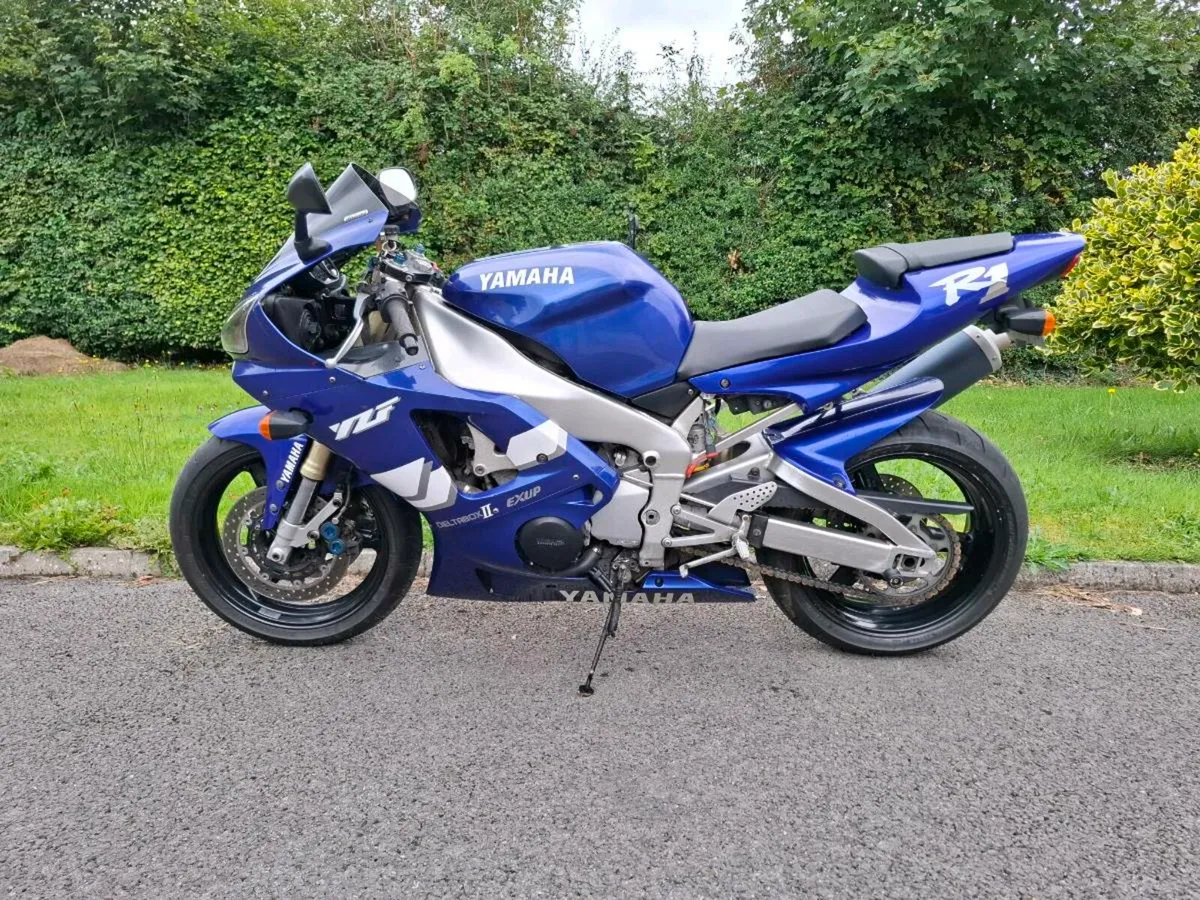R1 BLUE 2001 MINT CONDITION - Image 1