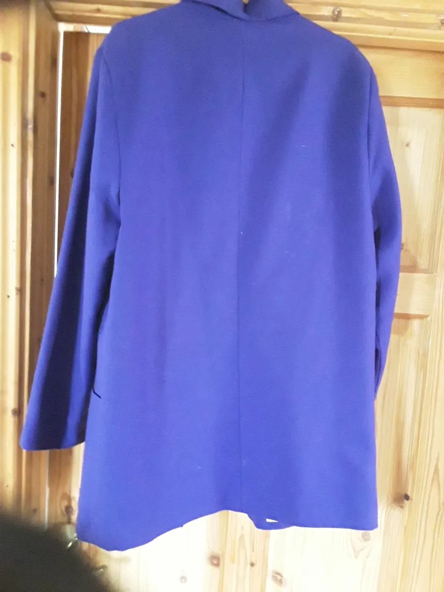 Beautiful Deep Purple ladies jacket size 12 to 14 - Image 2