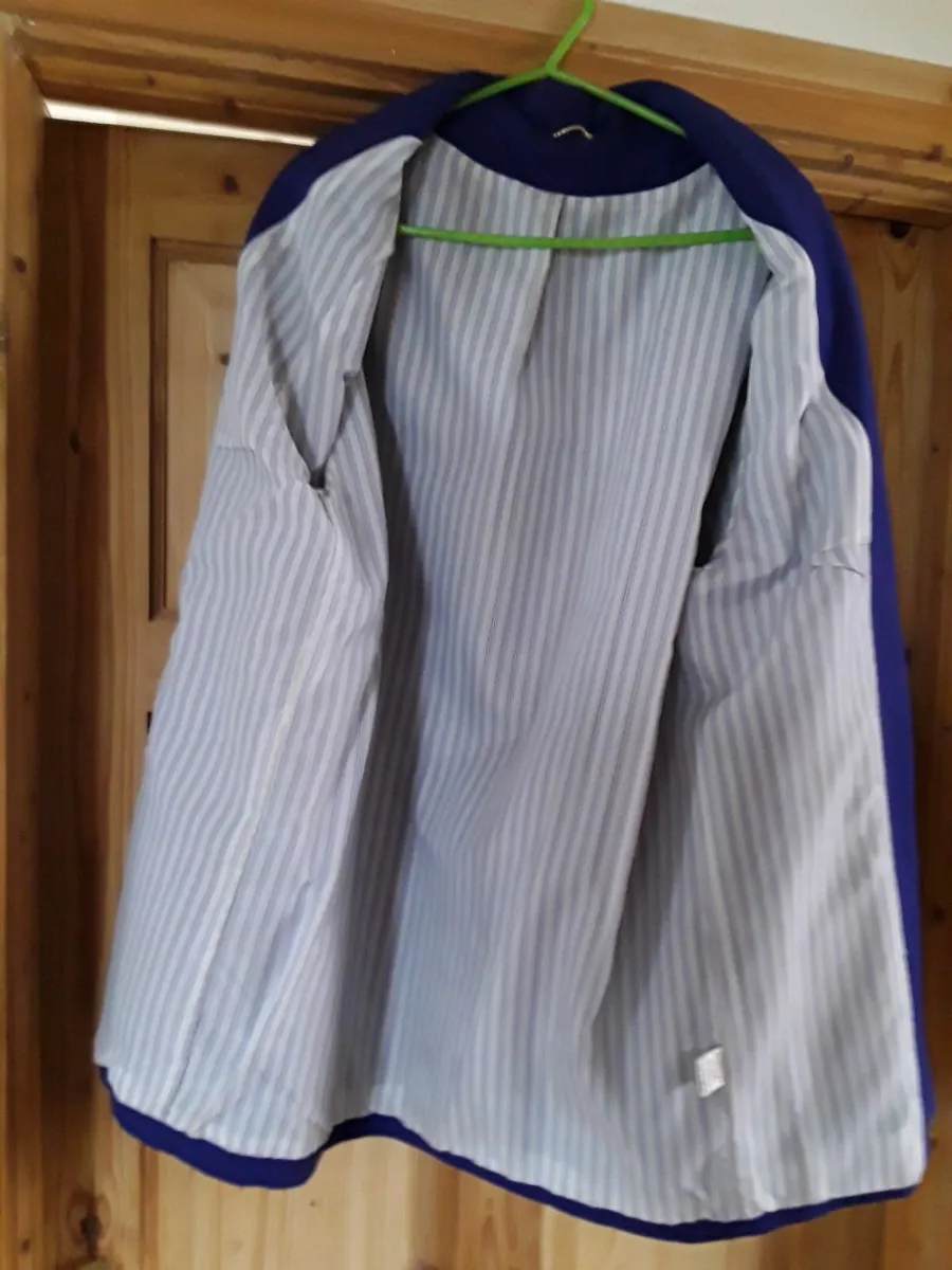 Beautiful Deep Purple ladies jacket size 12 to 14 - Image 3