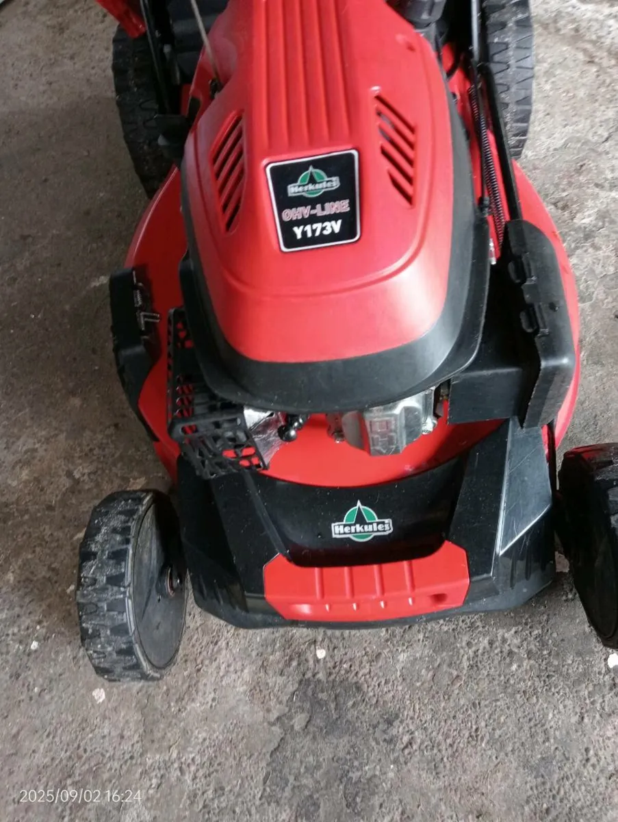 Hercules lawnmower like new - Image 1