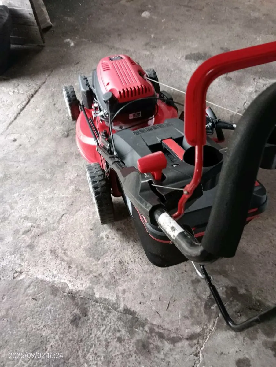 Hercules lawnmower like new - Image 4