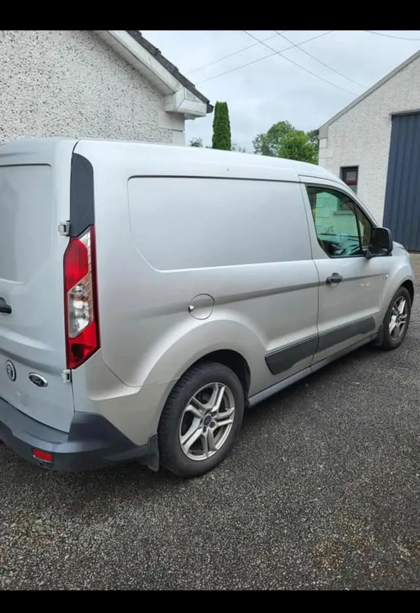 Ford Transit Connect 2015 - Image 2