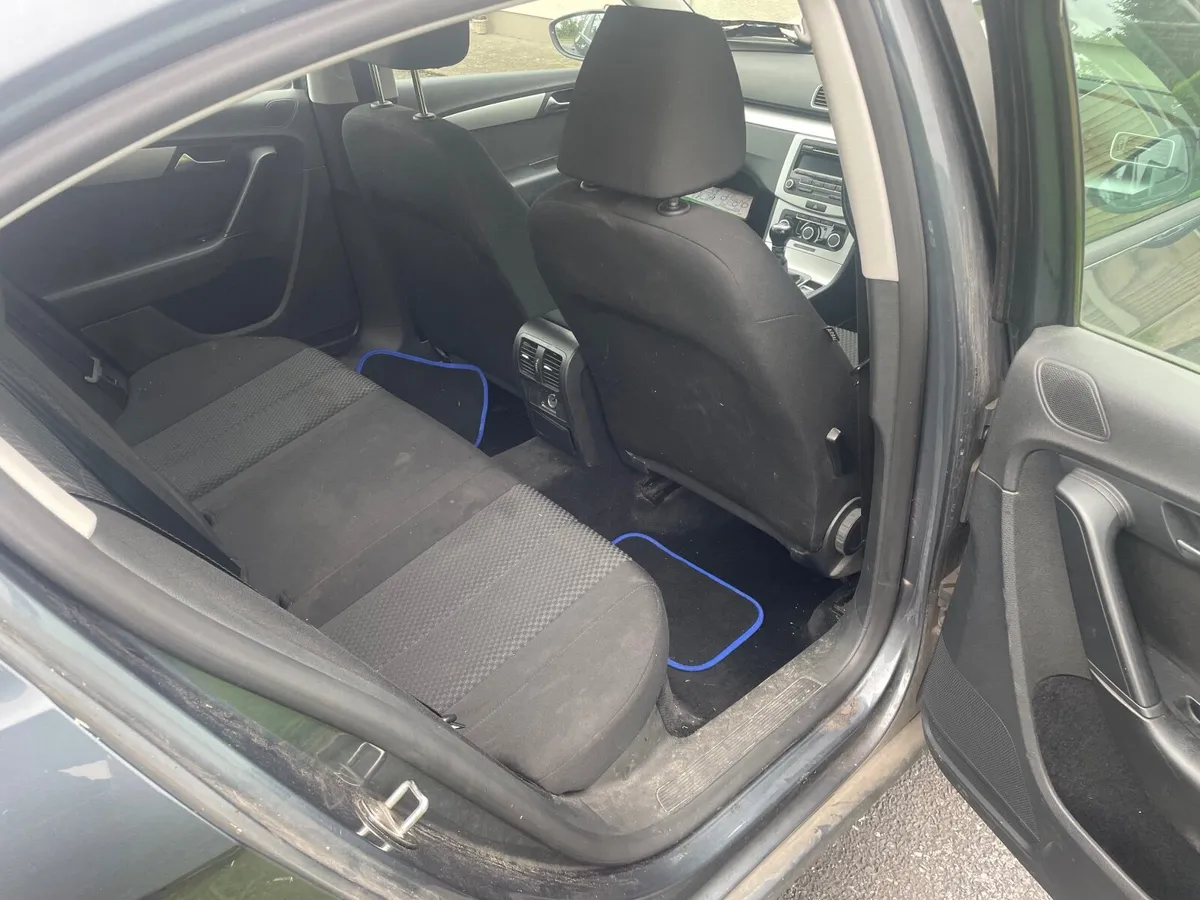 Volkswagen Passat 2012 - Image 4
