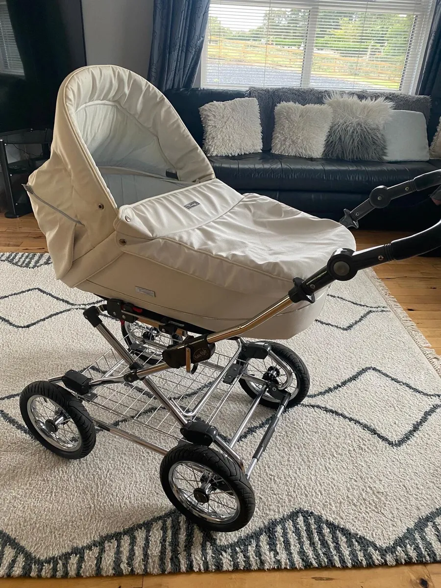 Prestige pram - Image 2