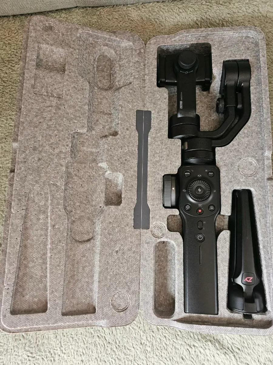 Zhiyun Smooth 4 Smartphone Gimbal 3 Axis Tripod - Image 3