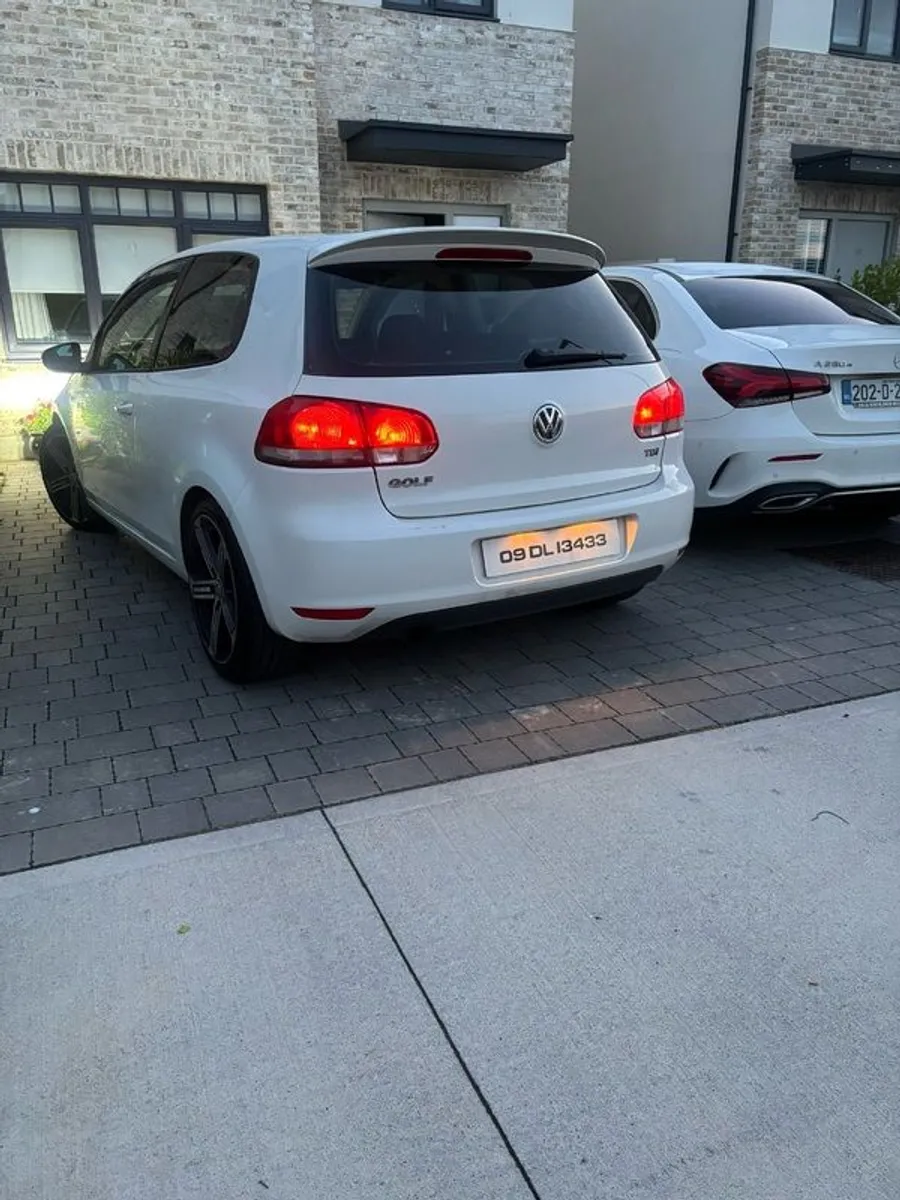 2009 Volkswagen Golf - Image 3