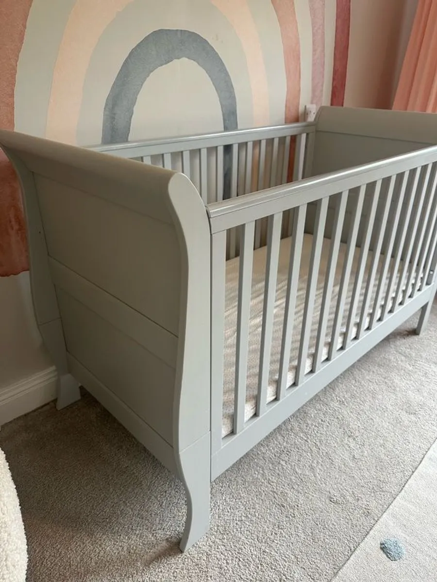 Mamas & Papas Mia Cot bed and dresser/changing table in Grey - Image 3