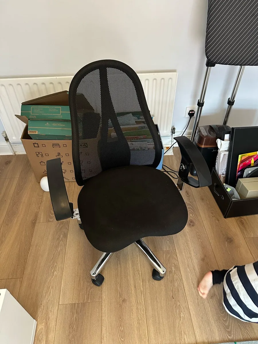 Office chair - Image 1