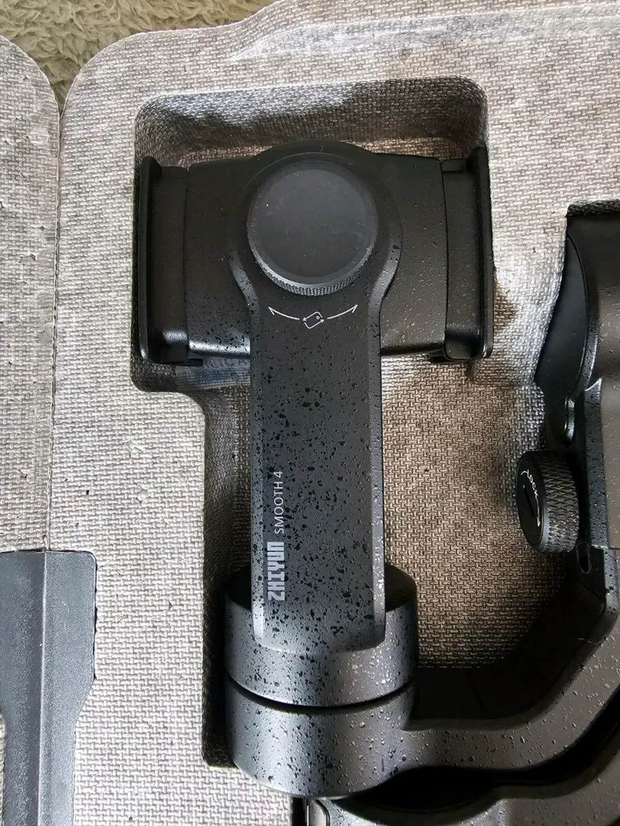 Zhiyun Smooth 4 Smartphone Gimbal 3 Axis Tripod - Image 4
