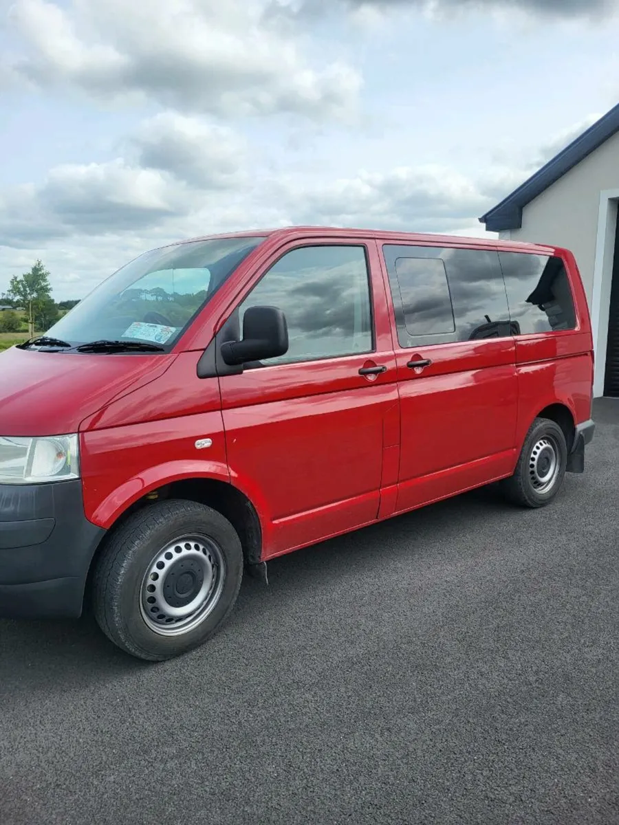 Volkwagen Transporter Shuttle 9 seats - Image 4