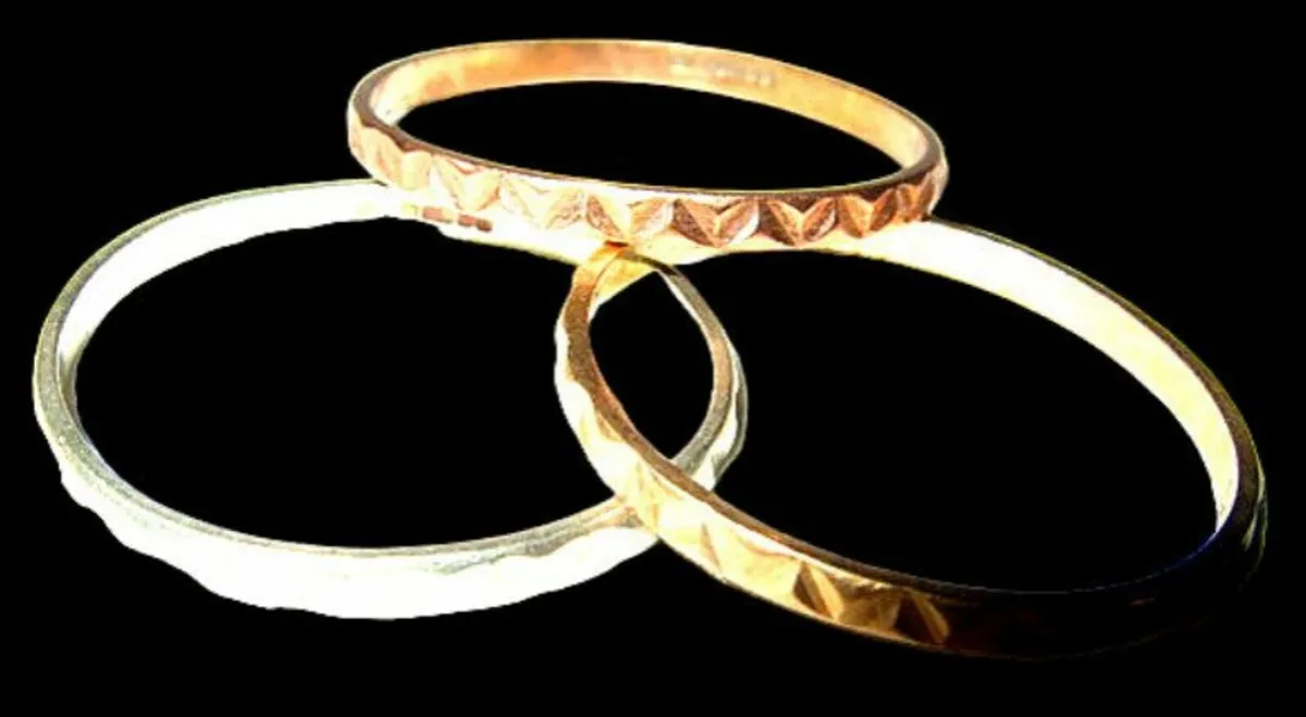 Vintage Trilogy 9ct Rose/White/Yellow Gold Rings - Image 1