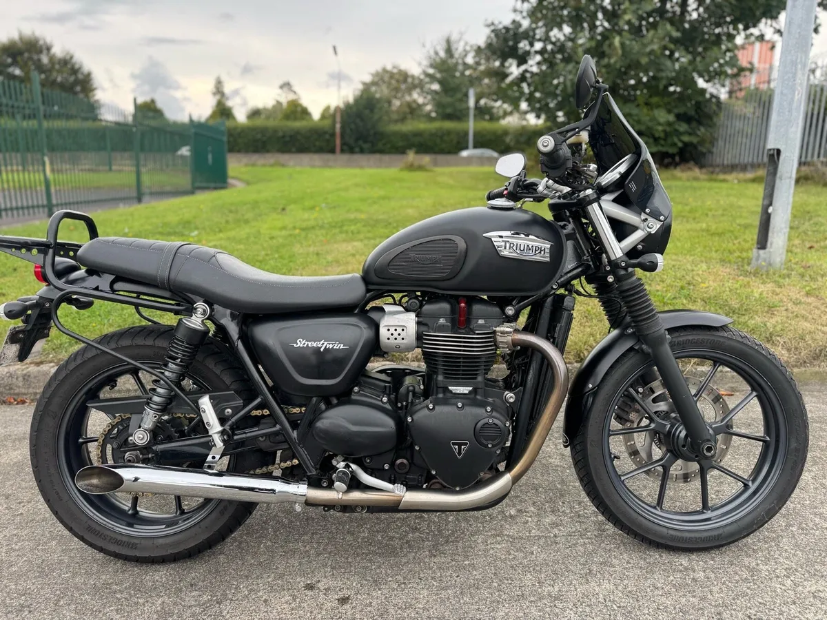 2016 Triumph Bonneville 900 Super Twin - Image 1