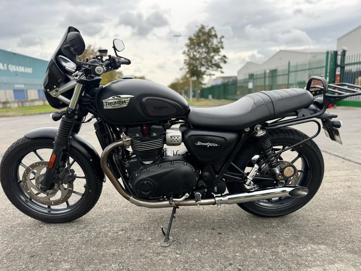 2016 Triumph Bonneville 900 Super Twin - Image 4