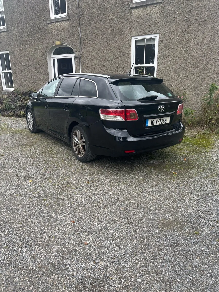 QUICK SALE- TOYOTA AVENSIS 2010 - Image 2