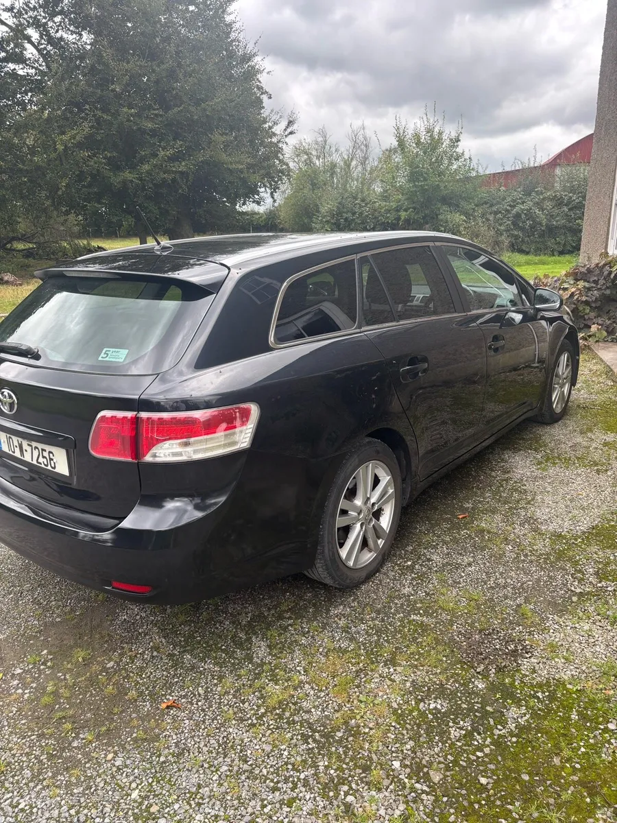 QUICK SALE- TOYOTA AVENSIS 2010 - Image 3