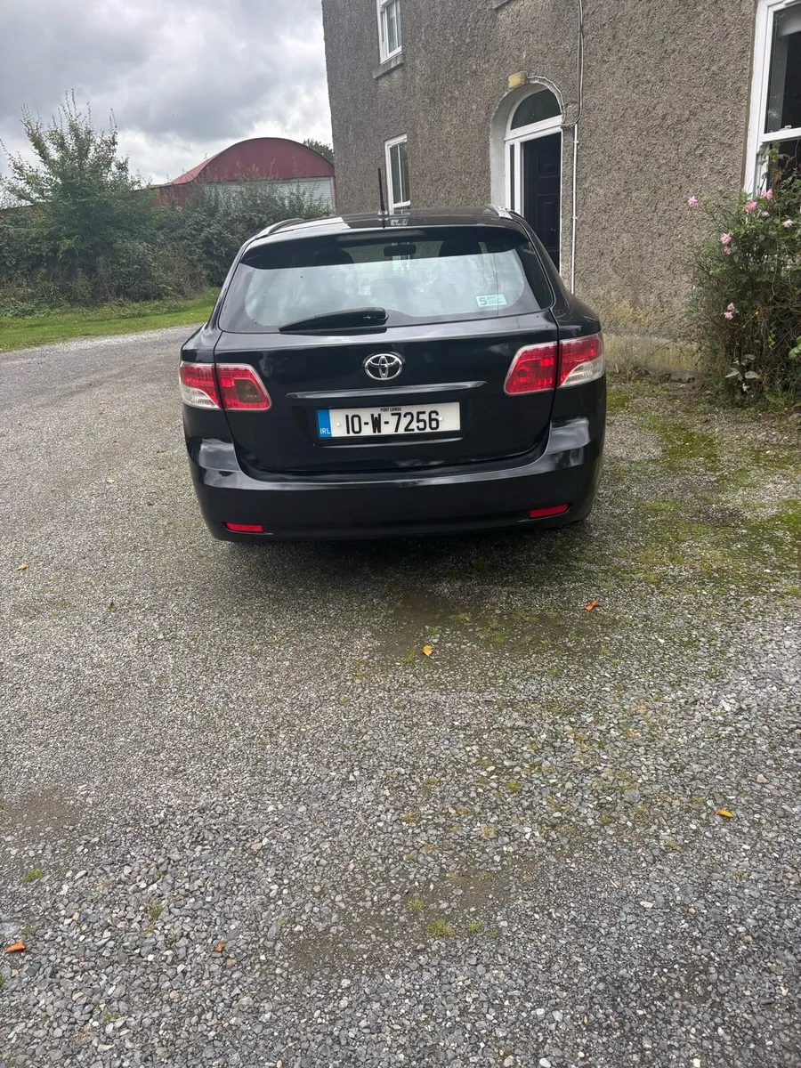 QUICK SALE- TOYOTA AVENSIS 2010 - Image 4