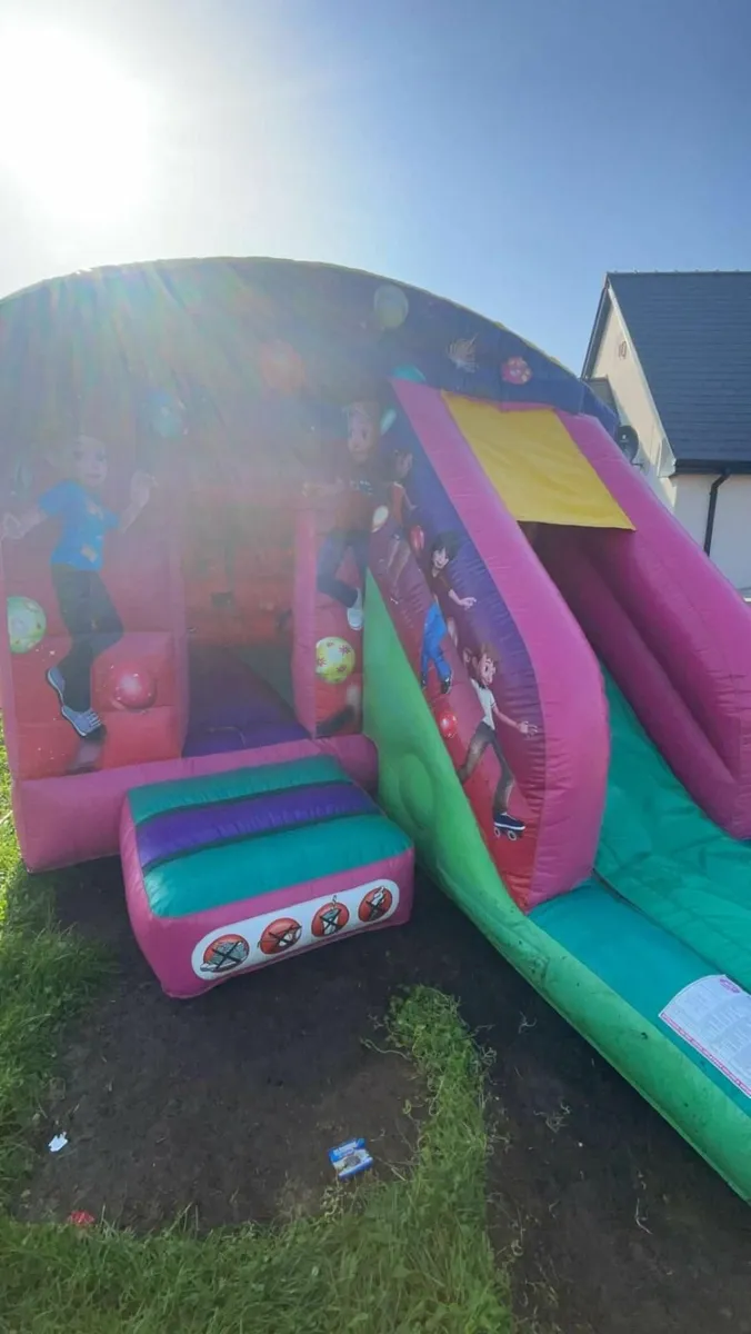Bouncy castle - Image 1