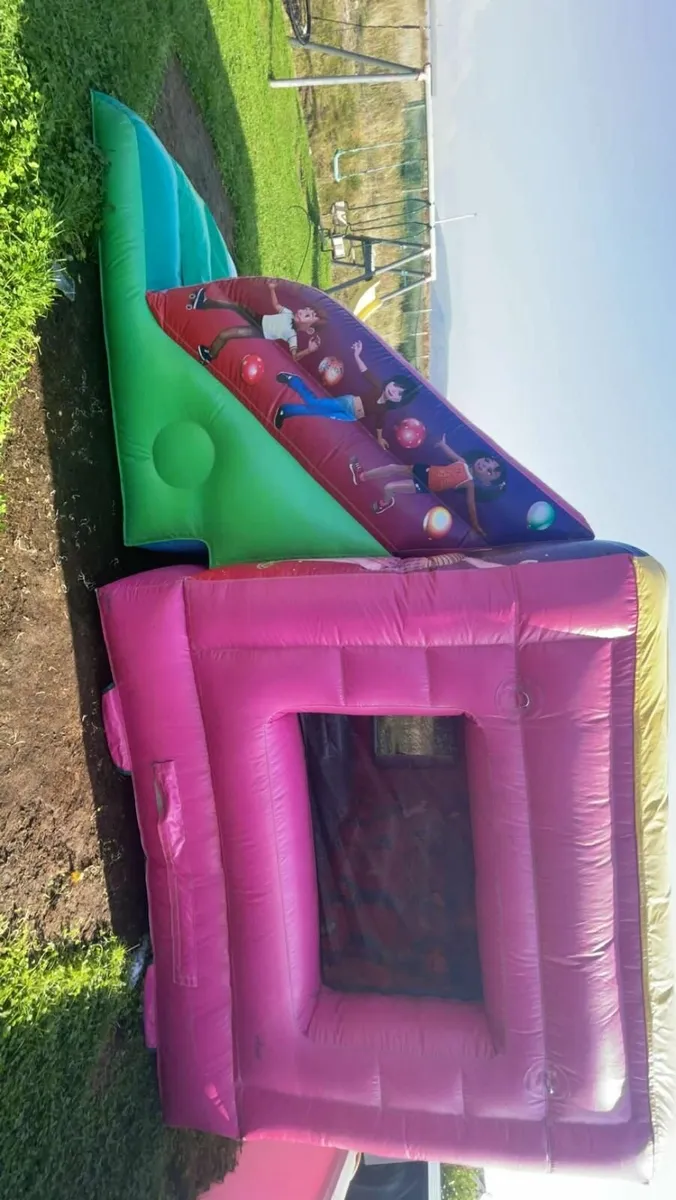 Bouncy castle - Image 2