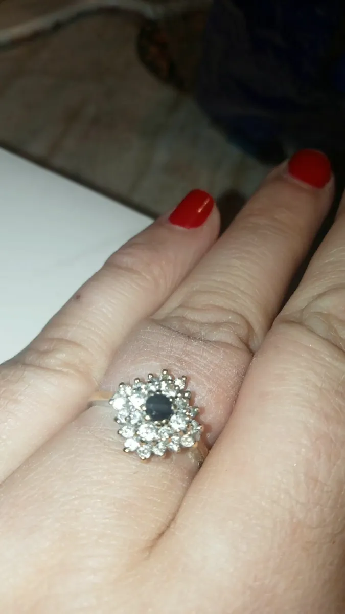 Vintage 9ct Gold sapphire Ring - Image 1