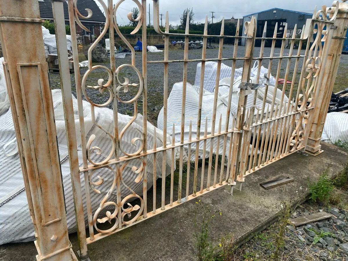 Wrought iron set of gates and pillars - Image 4