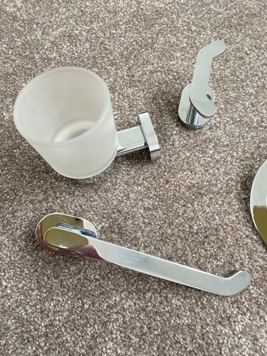 Bathroom accessories - Image 2