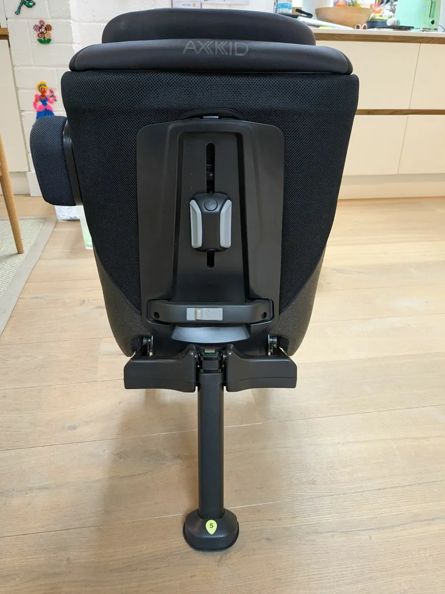 AXKID One Rear Facing Car Seat - Image 3