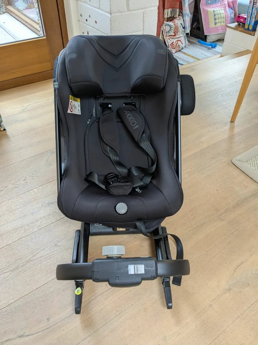 AXKID One Rear Facing Car Seat - Image 1