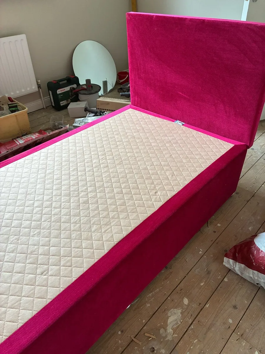 Single bed - Image 1