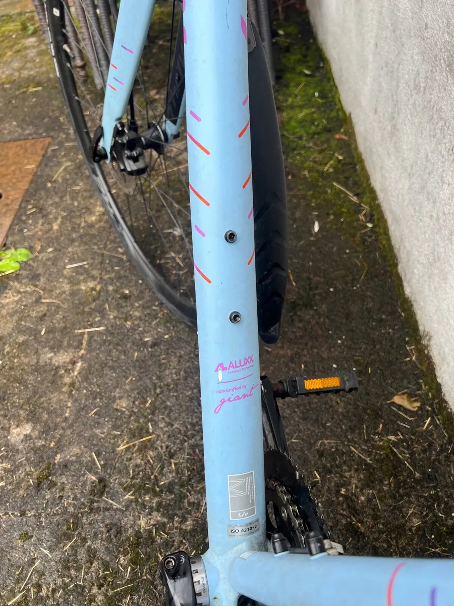 Liv Thrive Flat Bar Road Bike - Image 2