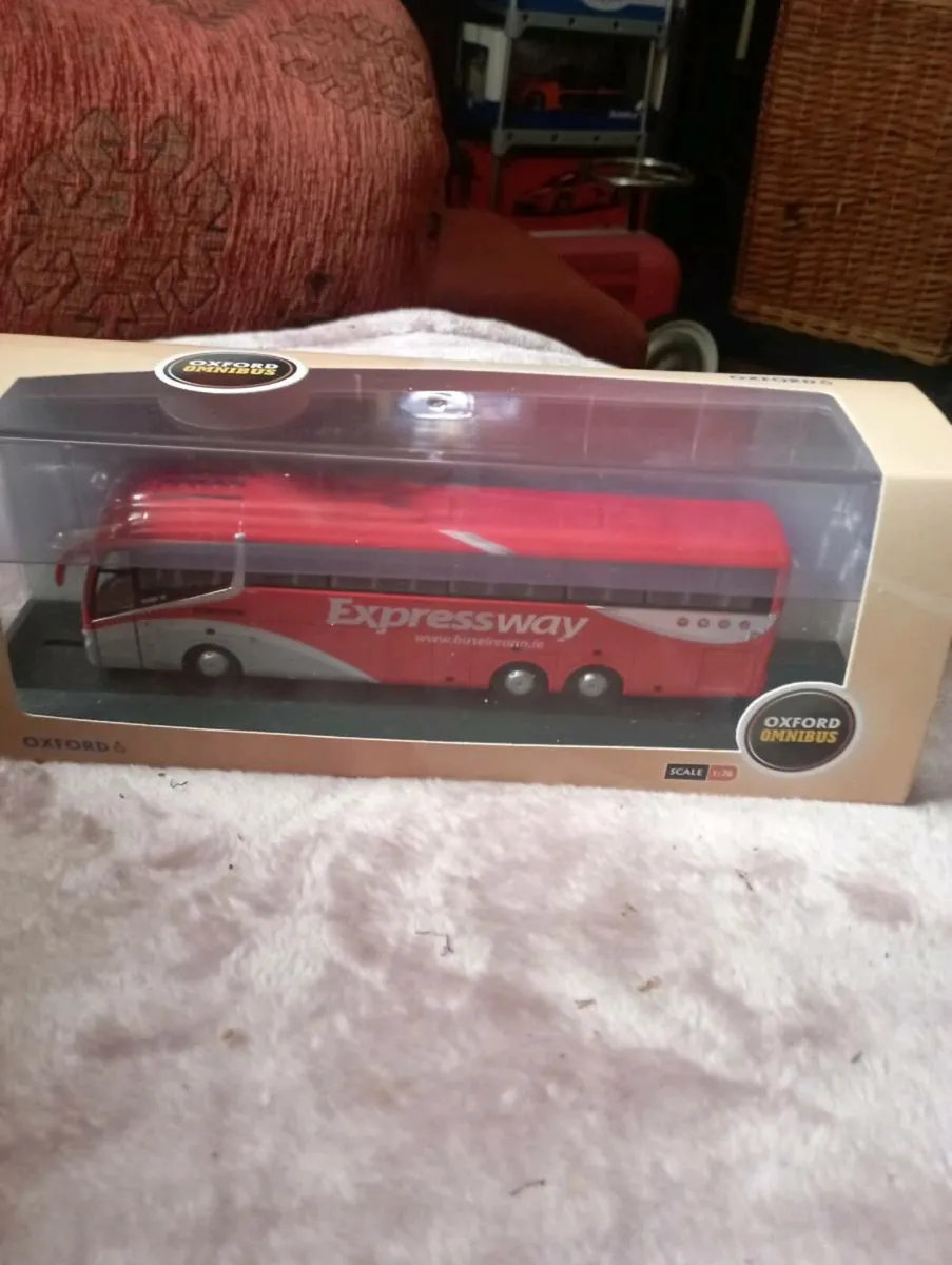 OXFORD DIE-CAST MODEL IRIZAR I6 BUS - Image 1