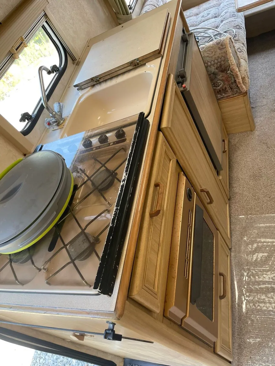 5 berth lunar caravan - Image 4