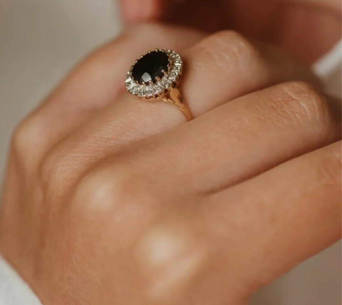 Stunning vintage sapphire and diamond - Image 1