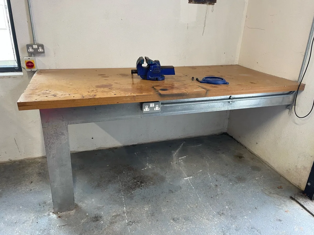 Work bench - Image 1