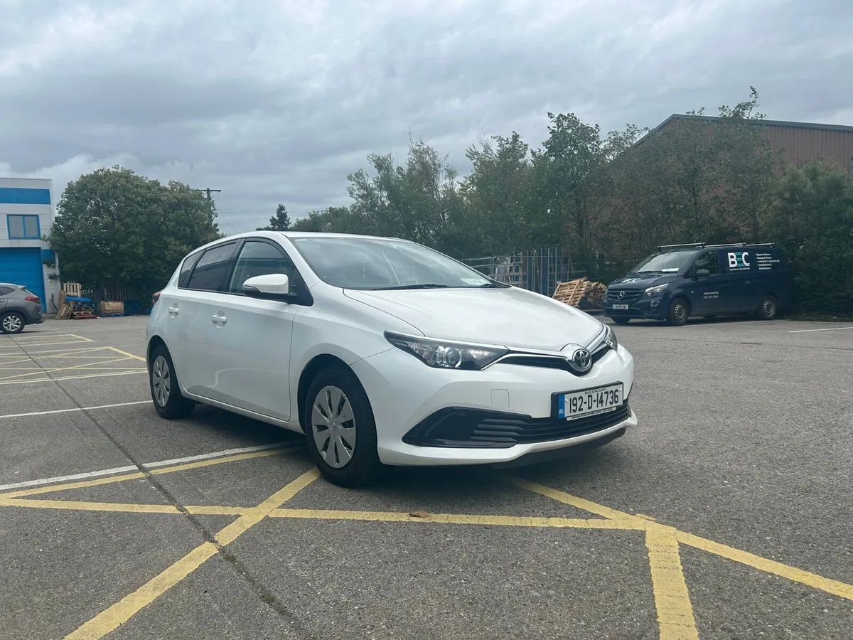 Toyota Auris 2019 - Image 2