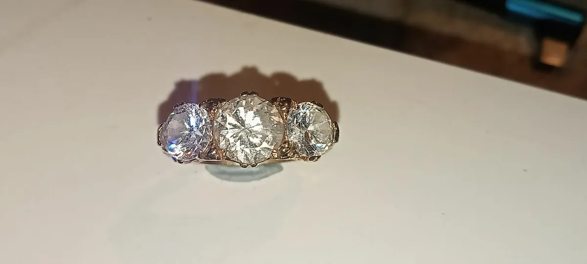 Stunning Vintage Trilogy Ring - Image 1