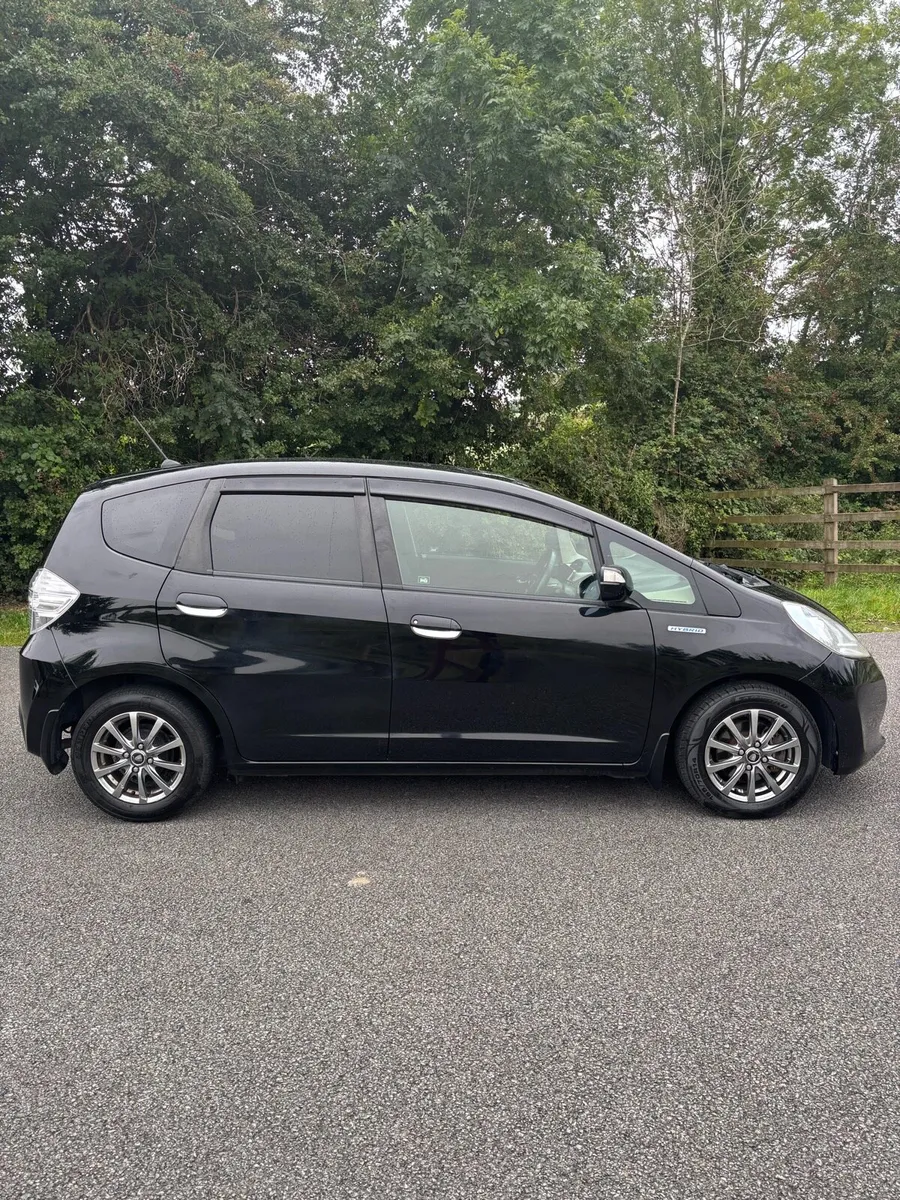 Honda Fit Automatic 2013 1.3hybrid(Reverse camera) - Image 3