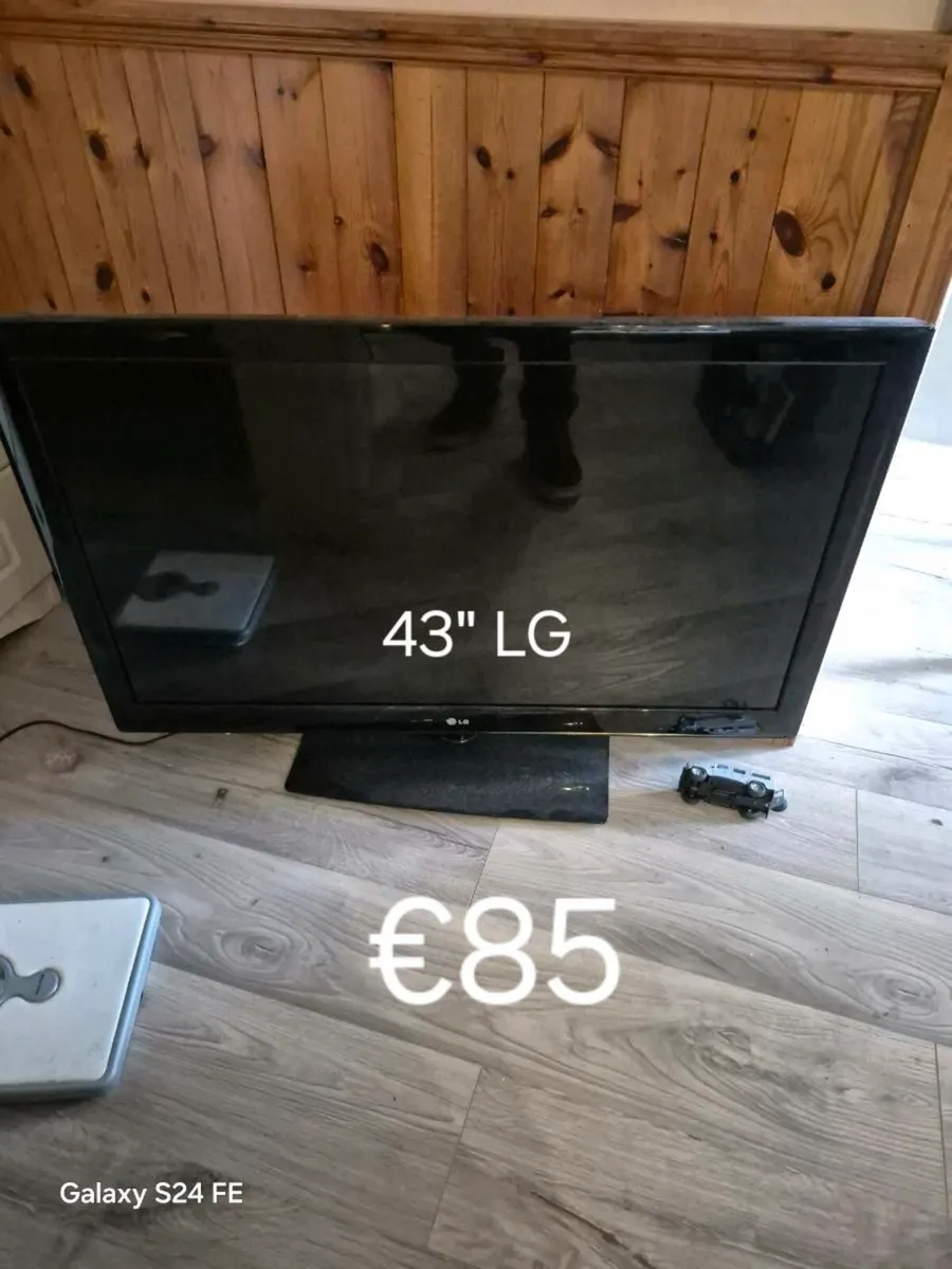 Various furniture items clear out. - Image 4