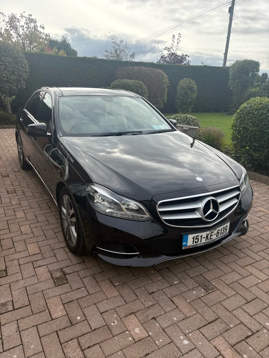 Mercedes Benz 220E Premium - Image 2