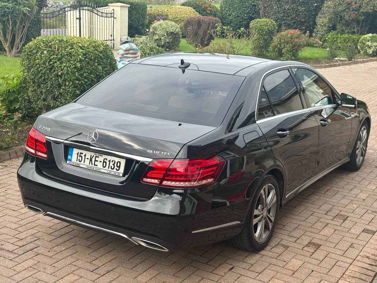 Mercedes Benz 220E Premium - Image 3