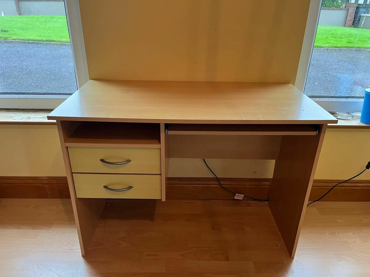 Office desk and office chair - Image 1