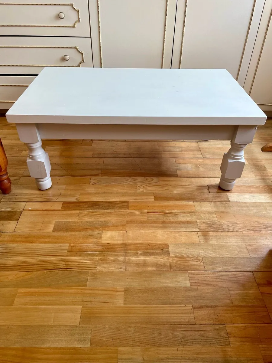 Stylish Coffee Table - Image 2