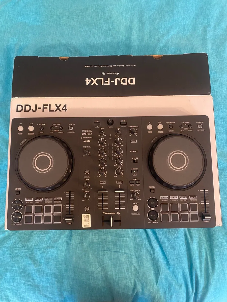 Dj Decks and Headphones - Image 1
