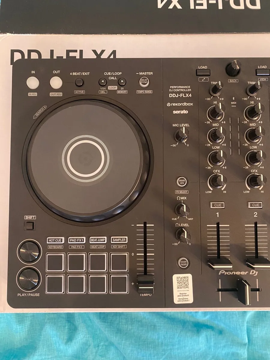 Dj Decks and Headphones - Image 2
