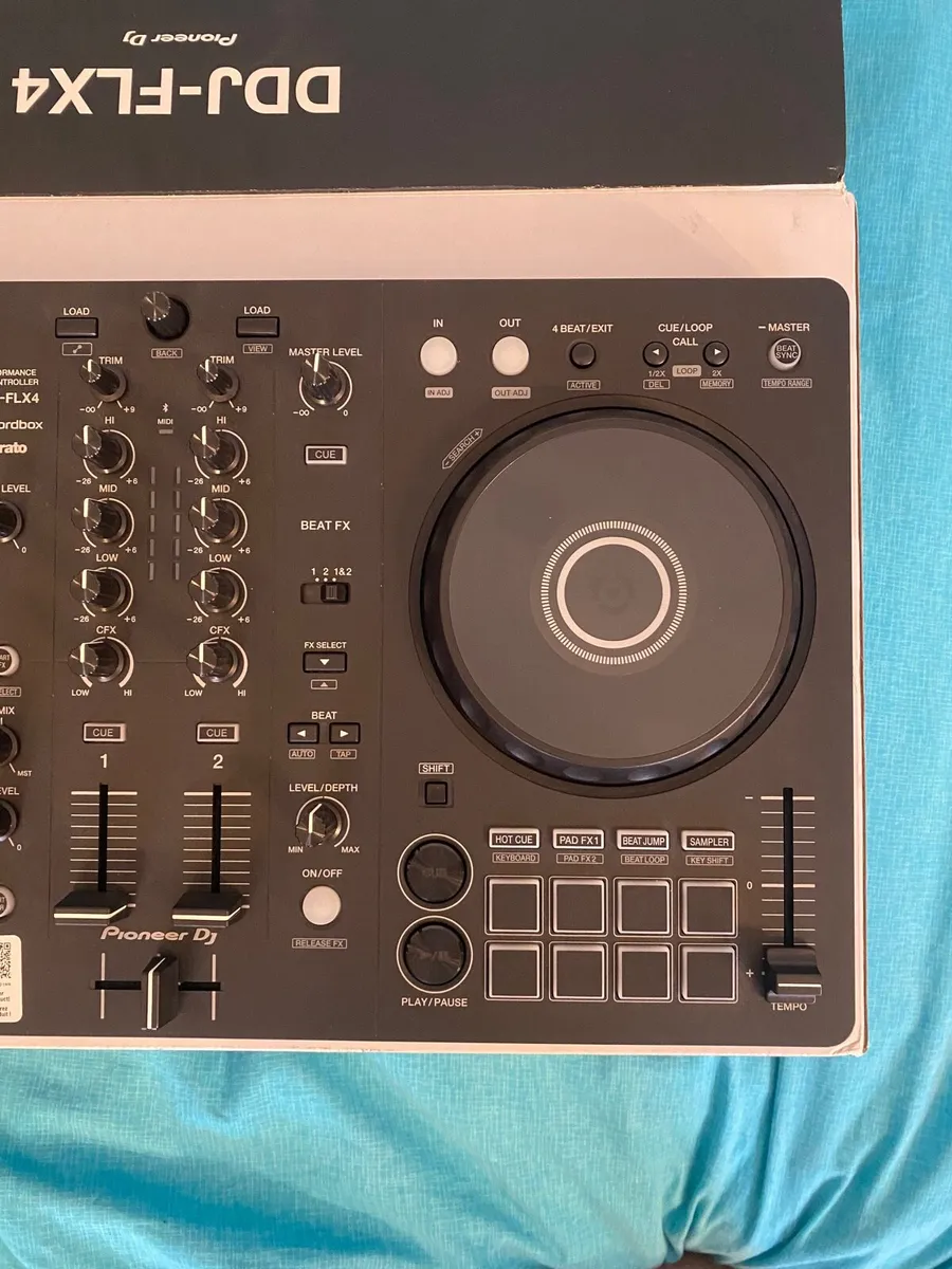 Dj Decks and Headphones - Image 3