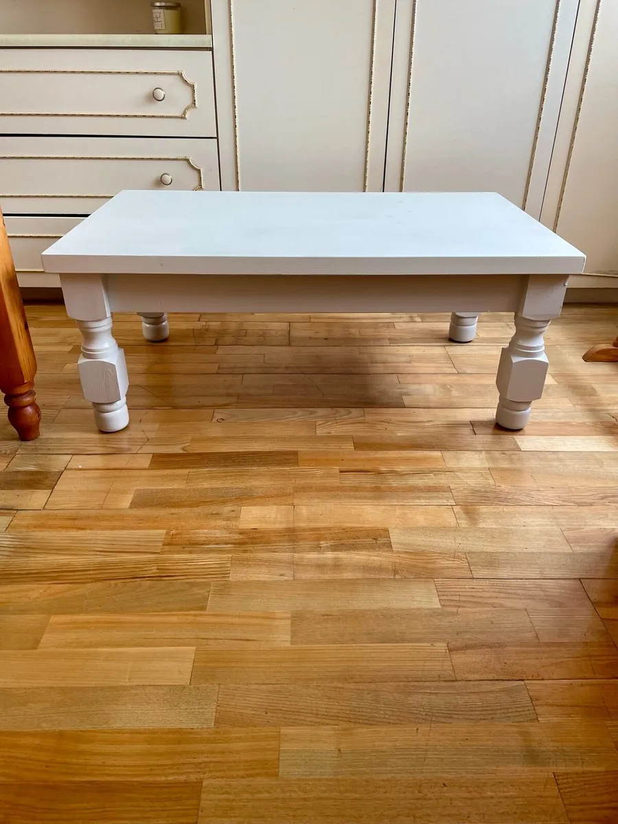 Stylish Coffee Table - Image 1