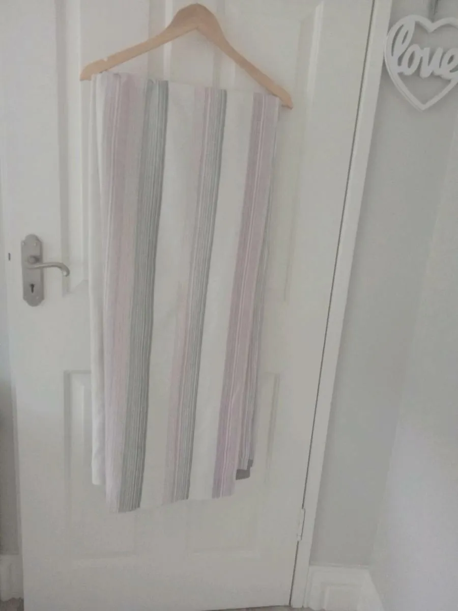 Curtains and duvet set - Image 2